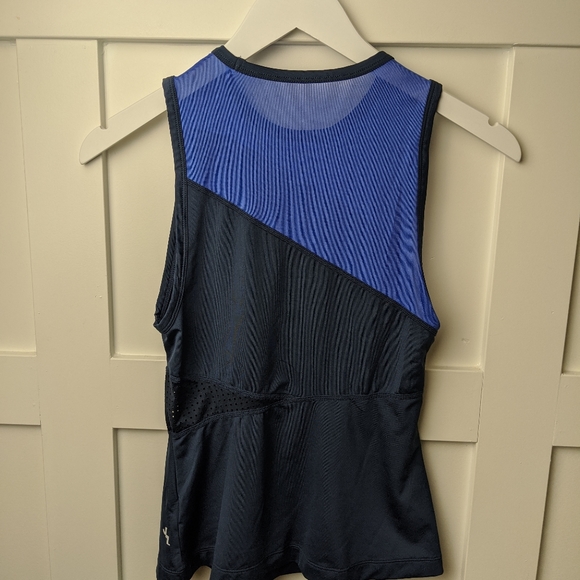 Sports top - Picture 2 of 4